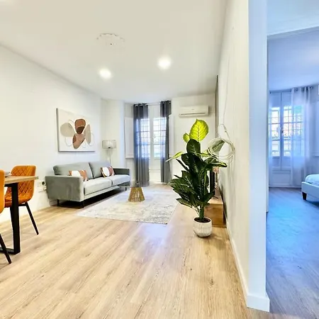 Spacious 3bd With 2bh & Ac Apartment *