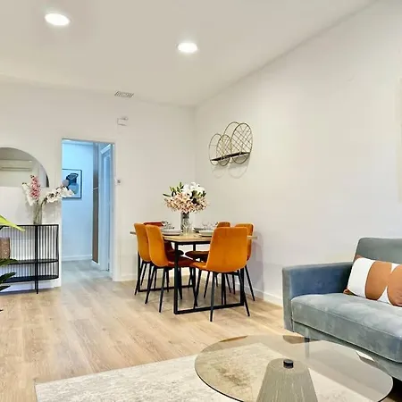 Spacious 3bd With 2bh & Ac Apartment *